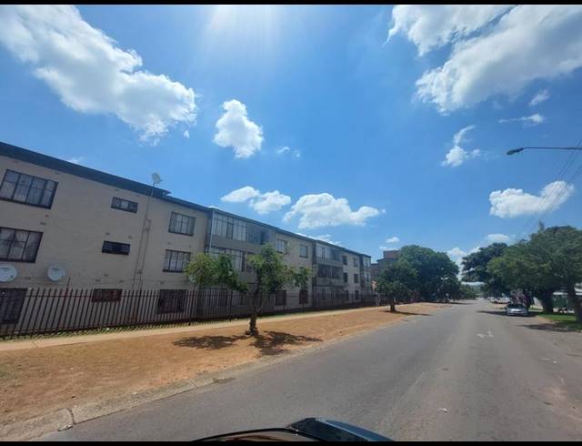 1 BEDROOM APARTMENT FOR SALE IN PRETORIA WEST